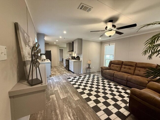 Building Photo - 1808 Sheila Dr