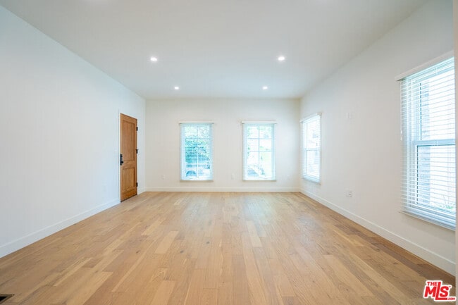 Primary Photo - 6511 Orange St