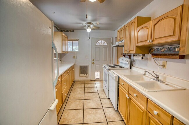 Building Photo - 2073 Thousand Pines Dr