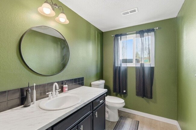 Building Photo - Stunning Fully Renovated 4BR + Bonus on Spokane's South Hill - Chef's Kitchen, 2-Car Garage & Bac...