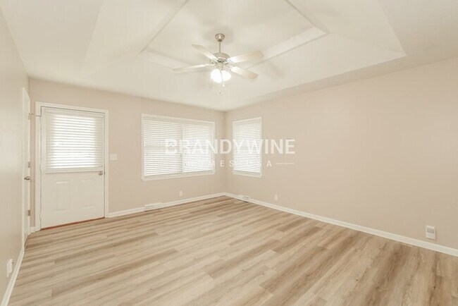 Building Photo - 402 Maple Ave