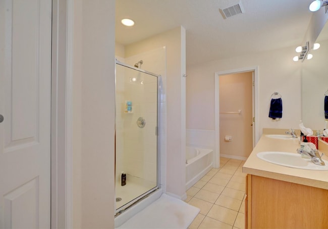 Building Photo - 4233 Hartridge Ln