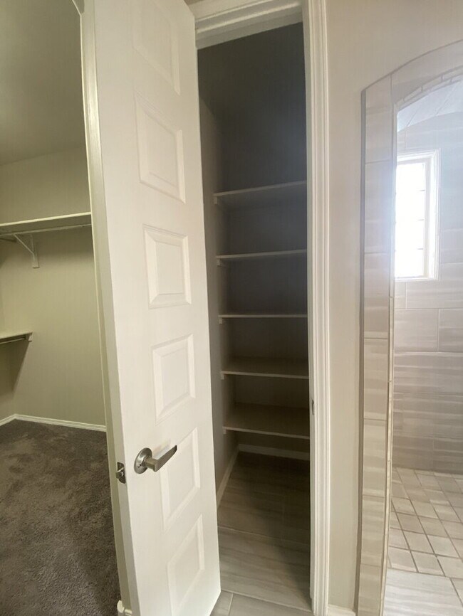 Building Photo - Single story 4BR/2Bath/Open Floor Plan/1907 Sqr Ft