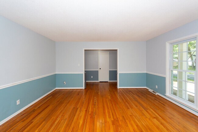 Building Photo - 3 Bedroom 2 Bath Home in Kings Grant - Sum...
