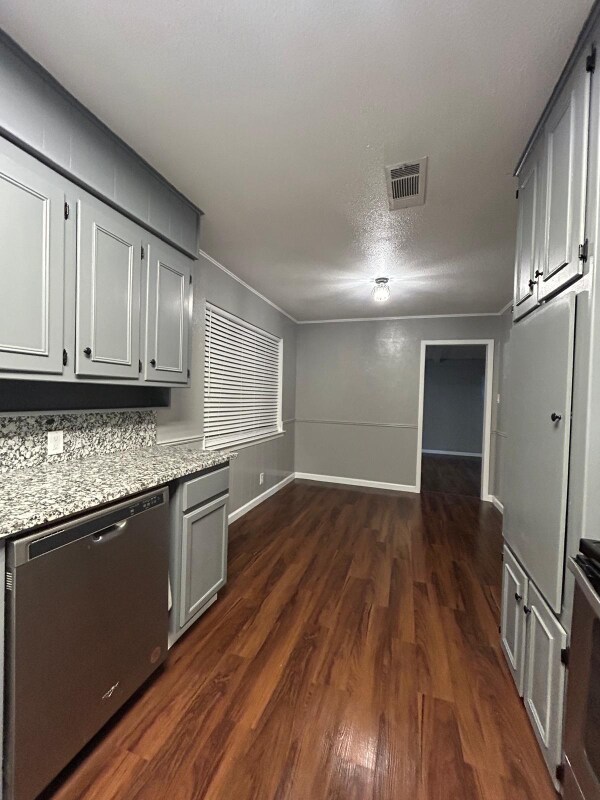 Building Photo - 704 W Pleasantview Dr