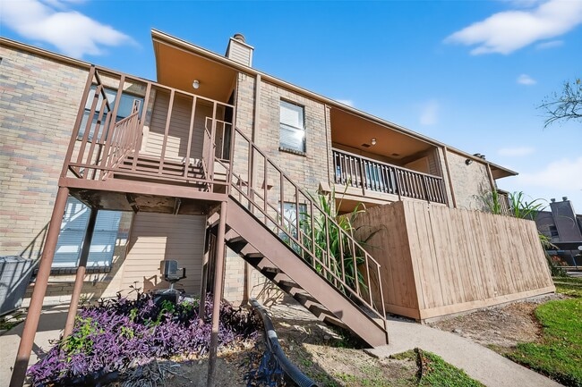 Building Photo - 10555 Turtlewood Ct