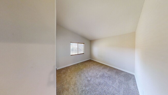 Building Photo - Beautiful 4 Bedroom 2 Bathroom House in Be...