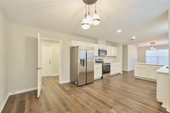 Building Photo - 3501 Buckingham Ln