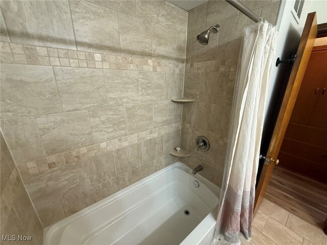 Building Photo - 230 E 21st St