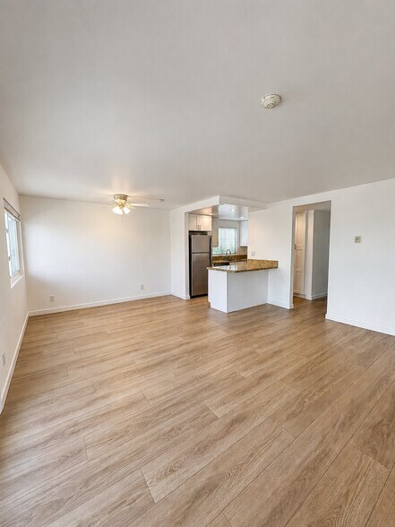 Building Photo - 108 N Helberta Ave