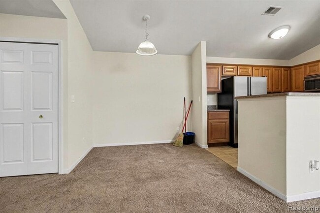 Building Photo - 20006 Hidden Oaks Dr