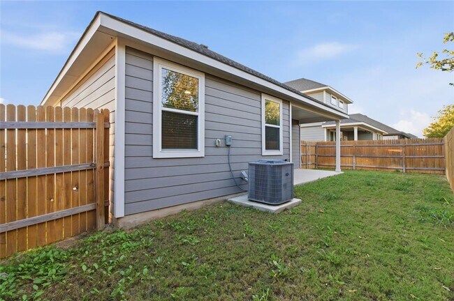 Building Photo - 465 Brooks Ranch Dr