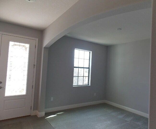 Building Photo - Spacious 5BR/4BA Home with Pool in Riverview