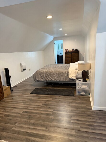 Building Photo - 18506 Snowden St