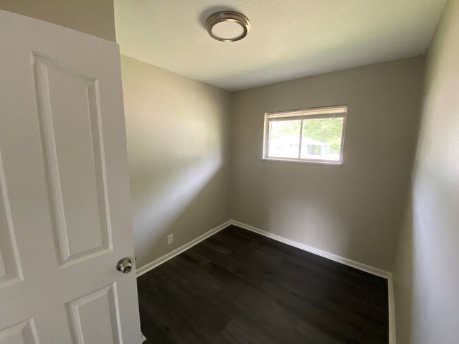 Building Photo - 10648 Spring Garden Dr