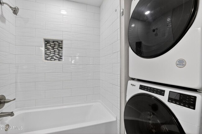 Building Photo - 1110 N 10th St