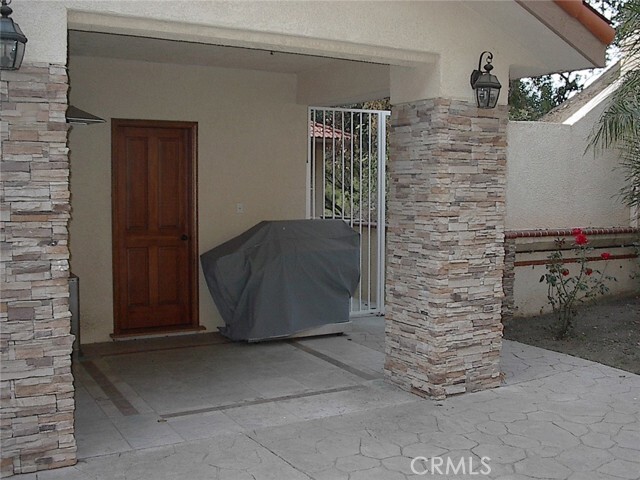 Building Photo - 2124 Glen Ivy Dr