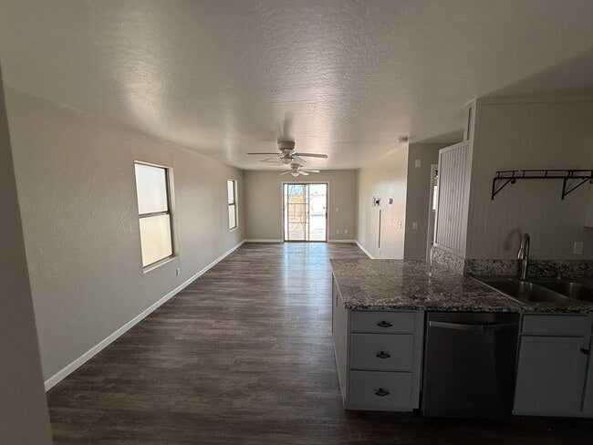Building Photo - 521 W Jardin Loop