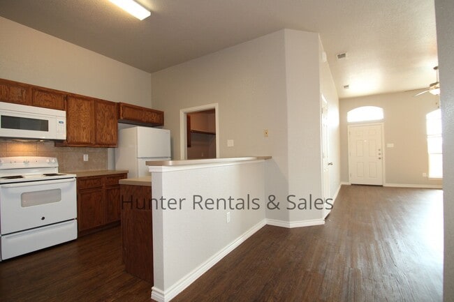 Building Photo - Luxury Duplex Close to Texas A&M-Central T...