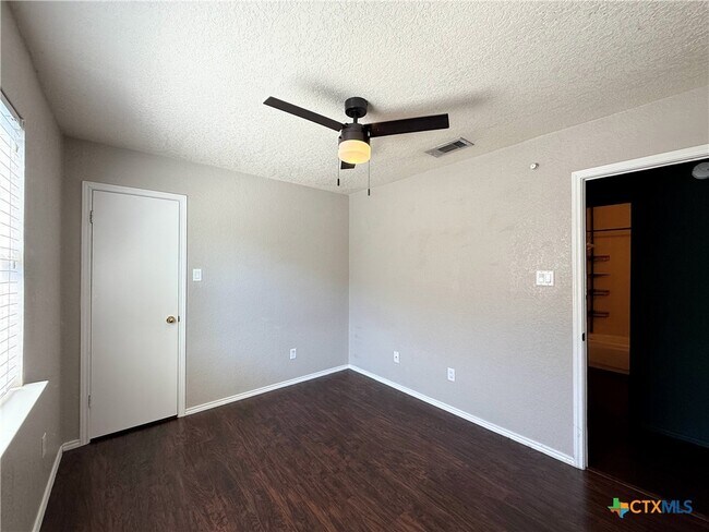Building Photo - 1813 Cedar Ln