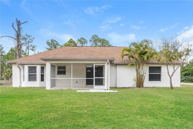 Building Photo - 944 Berg St E