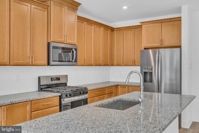 Building Photo - 8102 Donatello Dr