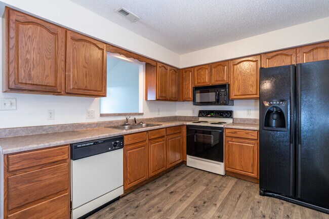 Building Photo - 385 Hawthorne Oaks Way