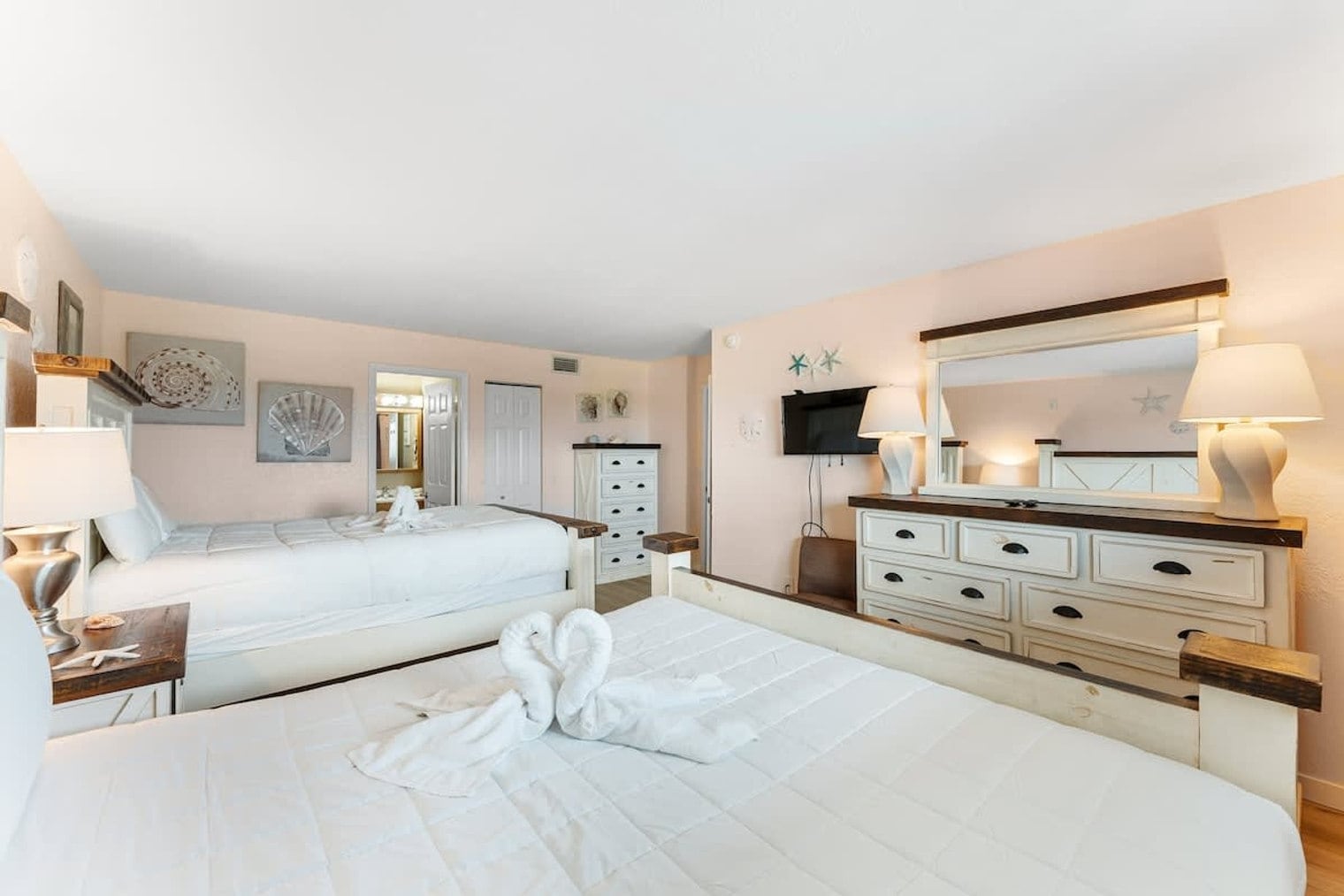 Building Photo - 8743 Thomas Dr