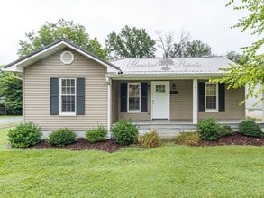 Building Photo - Updated 3 Bedroom / 2 Bath Home on Lamont