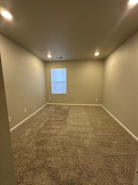 Building Photo - 762 N Rome St