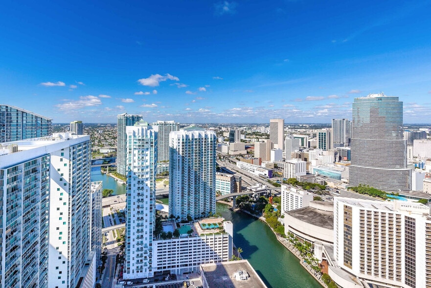 Building Photo - 485 Brickell Ave