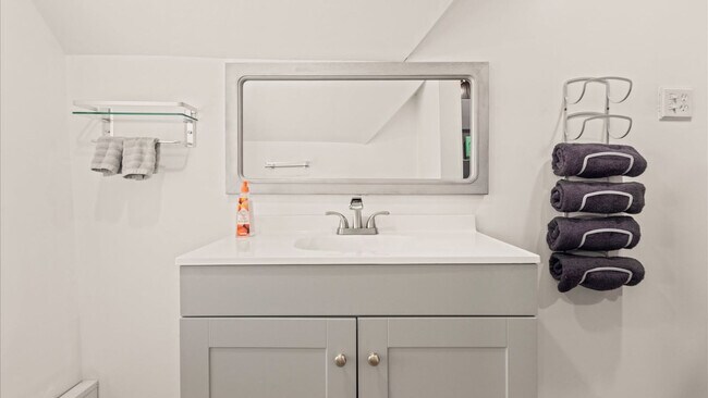 Building Photo - 27 S Oakland Ave