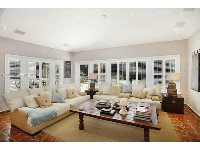 Building Photo - 5621 Alton Rd