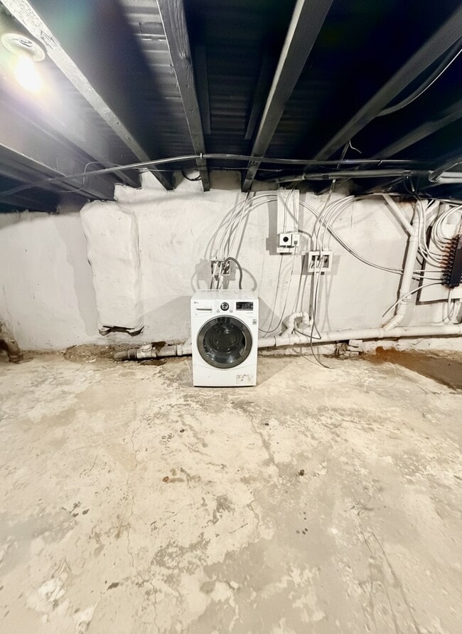 Building Photo - 665 E Wensley St