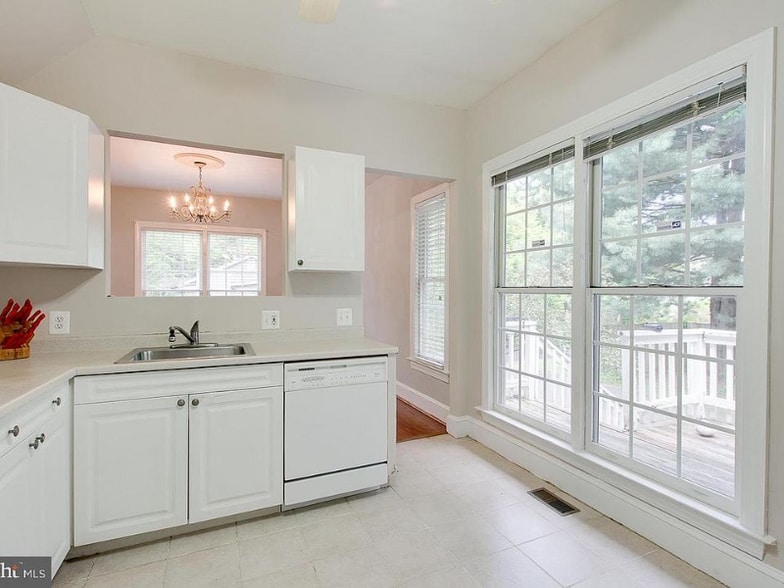 Building Photo - 1542 Chain Bridge Rd