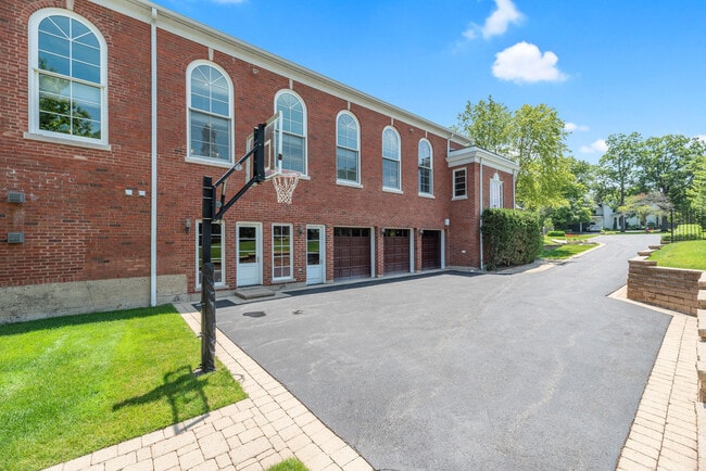 Building Photo - 493 Hazel Ave