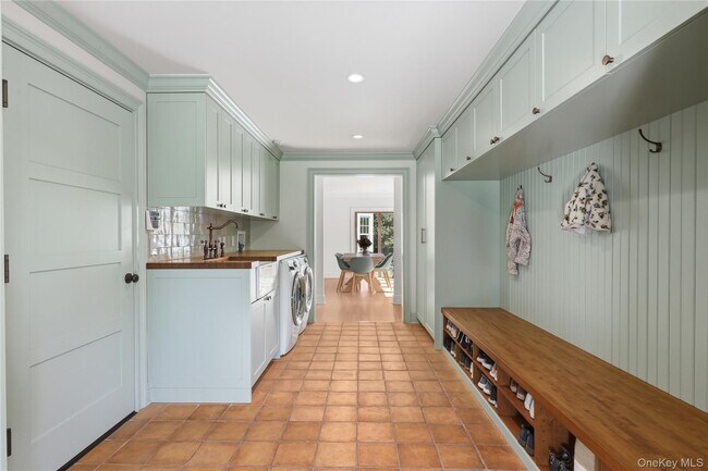 Building Photo - 90 Springhurst Rd