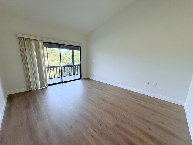 Building Photo - LOW MOVE-IN COST! Newly Listed 2-Bed/2-Bath Condo for Rent in Sarasota, FL!! Avail. Now!