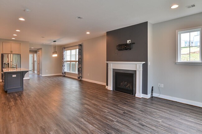 Building Photo - Beautiful Townhome in Arcona Community