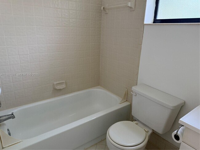 Building Photo - 3929 Carambola Cir N