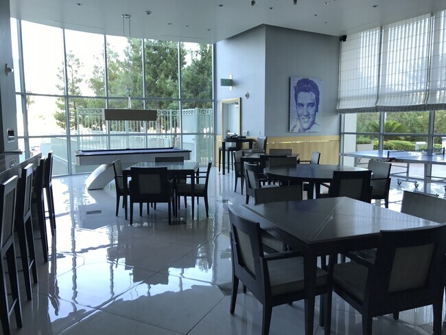 Building Photo - UNFURNISHED Turnberry Towers East-Phenomenal Upscale 1 Bdrm/1.5 Bath Condo on 17th Floor!