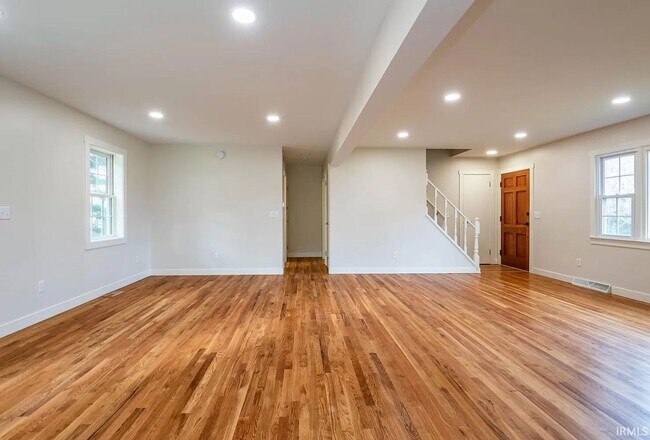 Building Photo - Complete Eastside Renovation - 4BR/4BA Lar...
