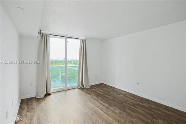 Building Photo - 2101 Brickell Ave