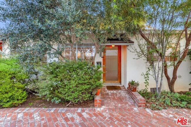 Building Photo - 1405 Ocean Park Blvd