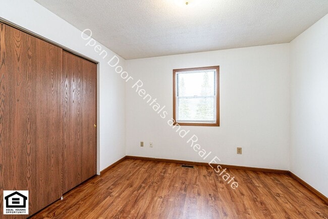 Building Photo - 5215/5217 Vermont Lane