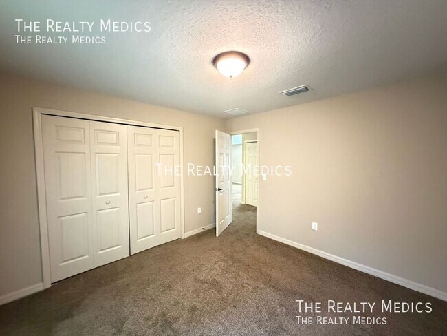 Building Photo - 4864 SE 137th Pl