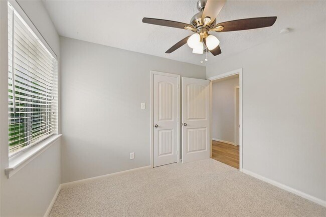 Building Photo - 4511 Ravine Dr