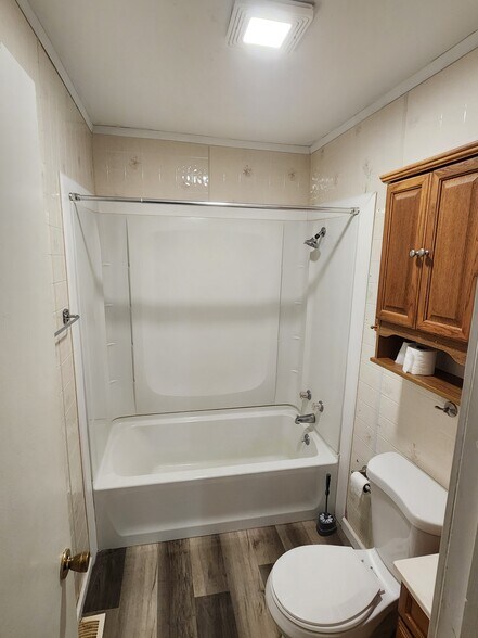 Building Photo - 205 Cedar St