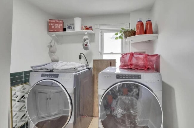 Building Photo - 287 E Woodrow Ave