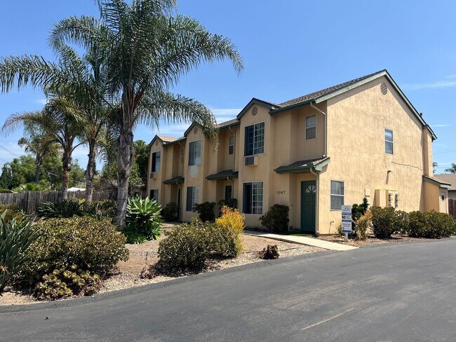 Building Photo - 1047 Golden Rd